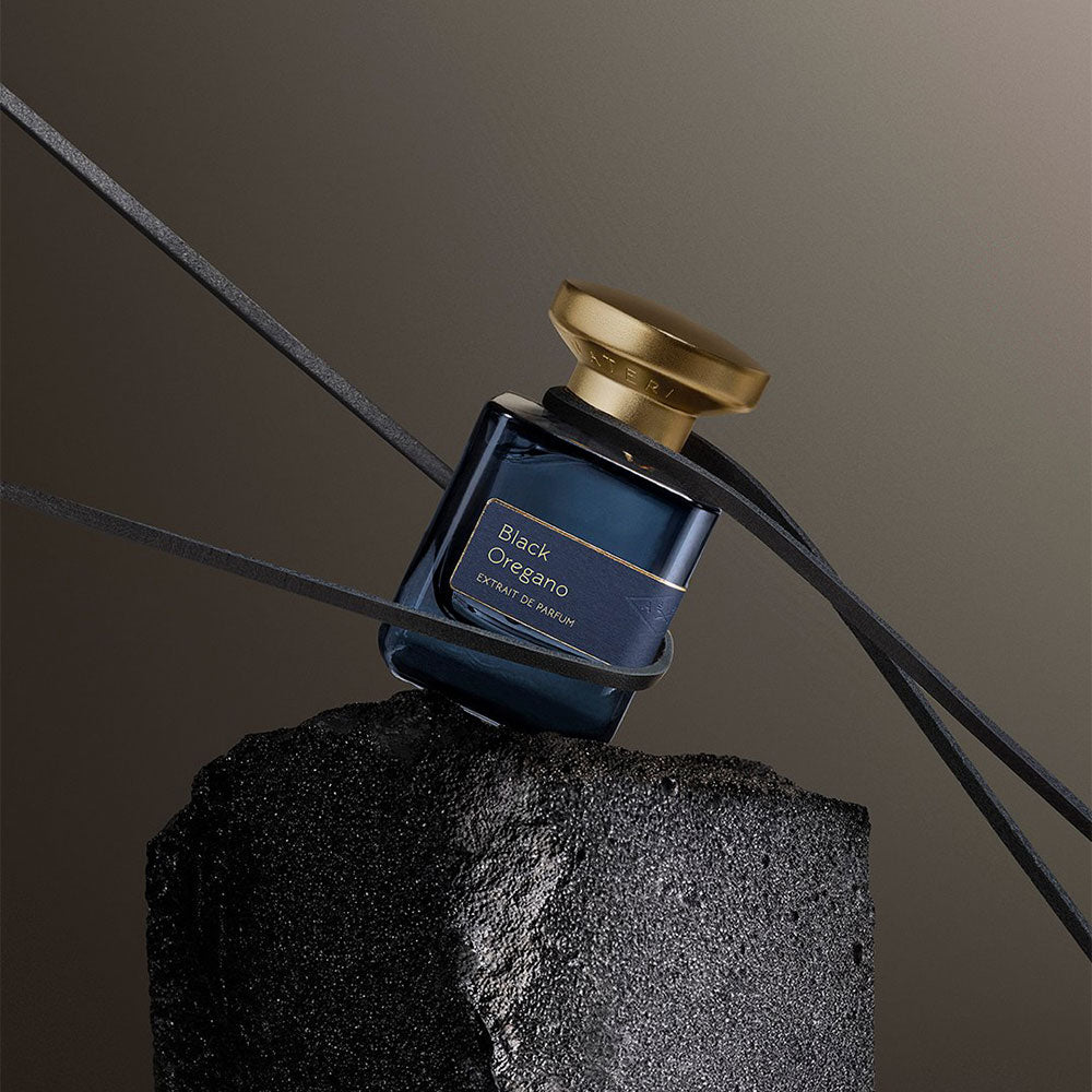 Atelier Materi Black Oregano – Extrait de Parfum – 50ml von Céline Perdriel in der Duftnote Holzig, Ledrig