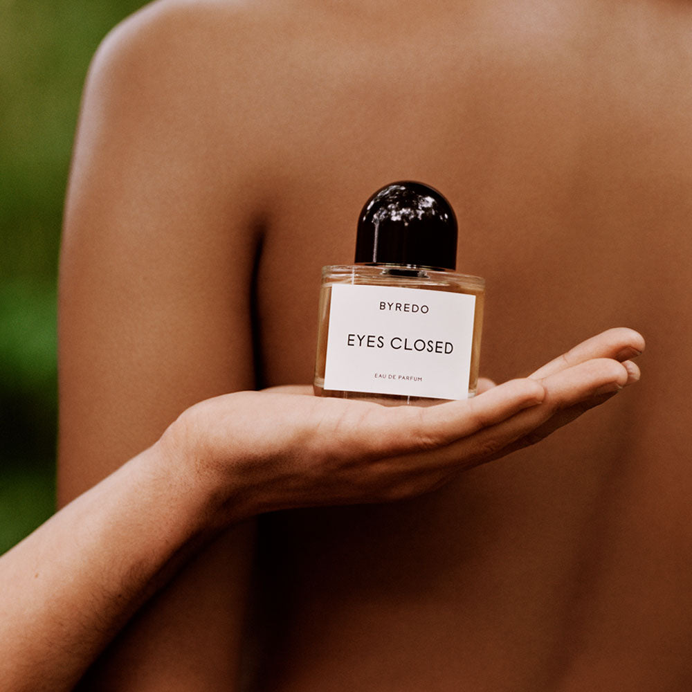 Byredo Eyes Closed – Eau de Parfum – 50ml von Ben Gorham, Jérôme Epinette in der Duftnote Aromatisch, Pudrig