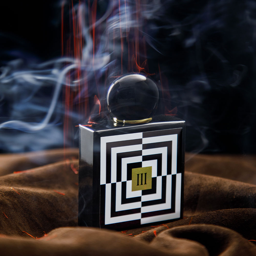 Adamo Parfum Numero Tre (III) – Extrait de Parfum – 100ml in der Duftnote Ledrig, Holzig-Rauchig, Aromatisch